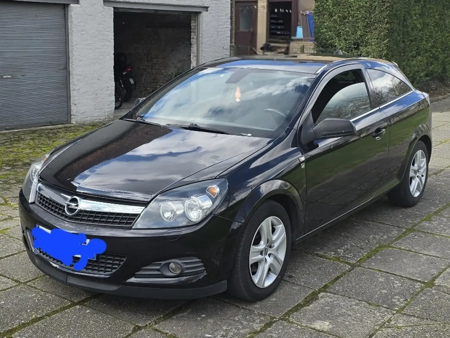 Opel Astra opel astra gtc 1.3 2010 gekeurd voor verkoop Zwart - 1