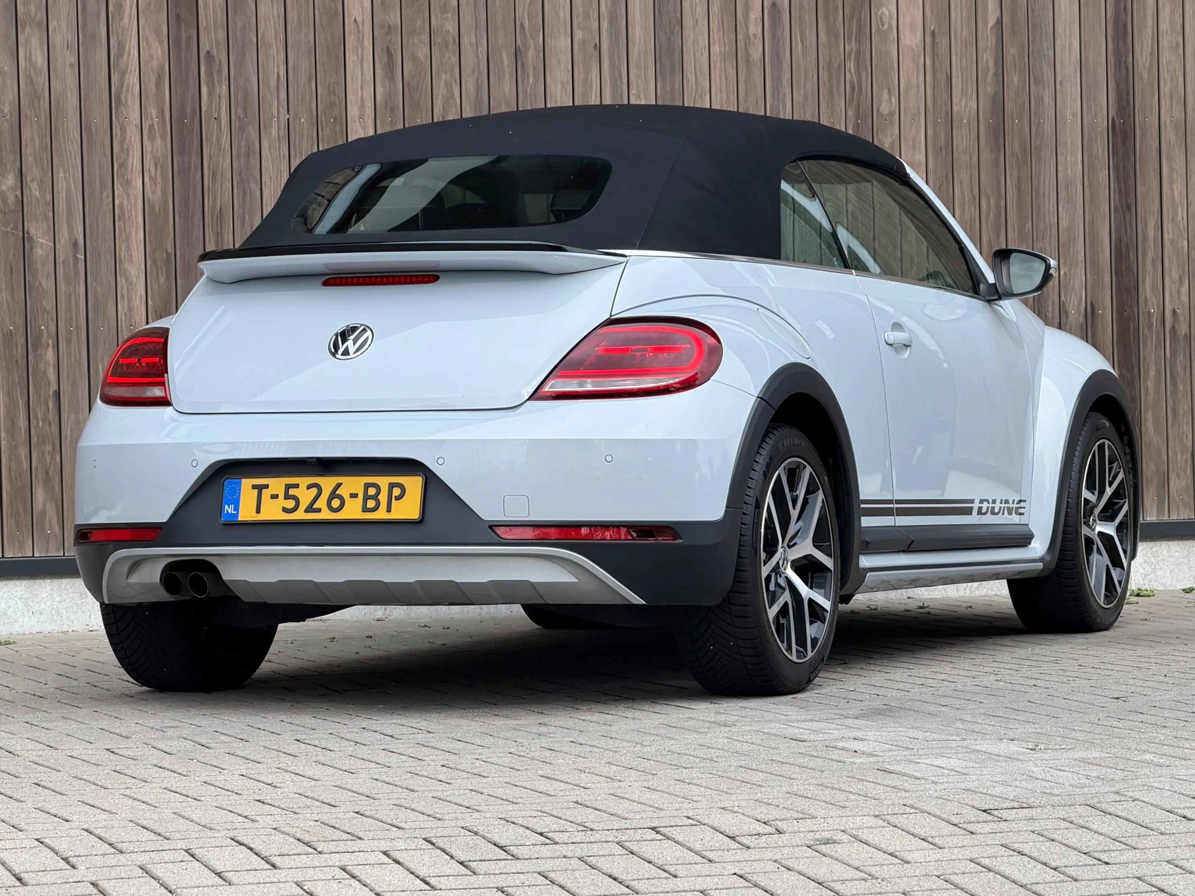 Volkswagen Beetle Cabriolet 1.4 TSI Dune / White Silver / — photo 20