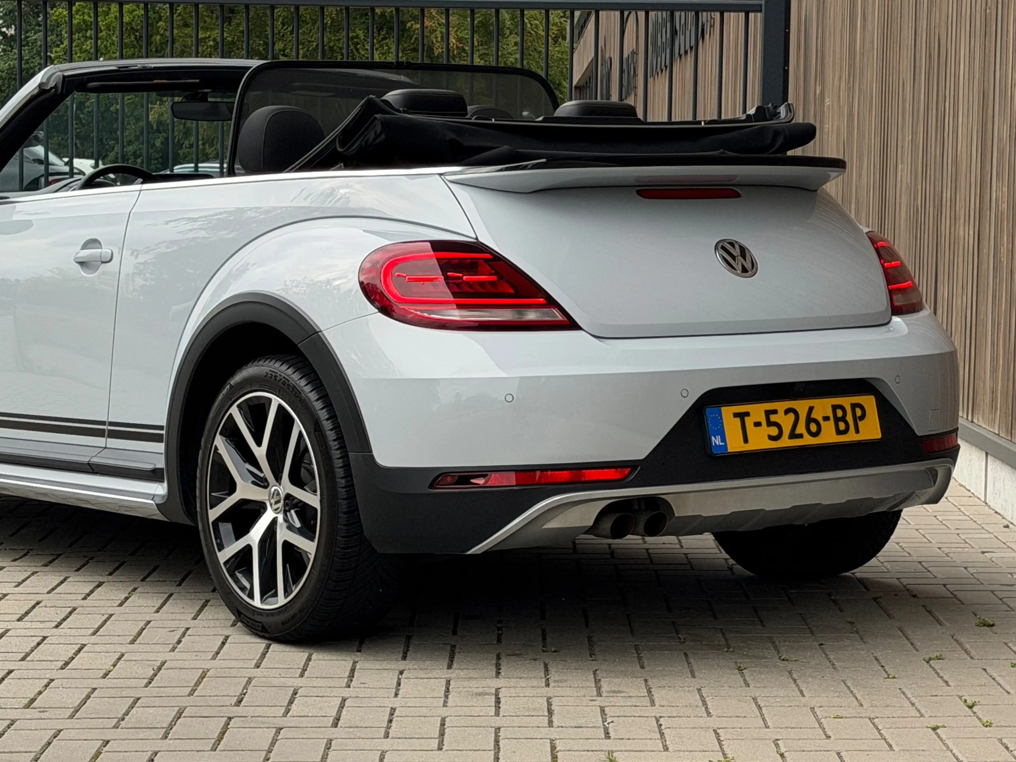 Volkswagen Beetle Cabriolet 1.4 TSI Dune / White Silver / — photo 10