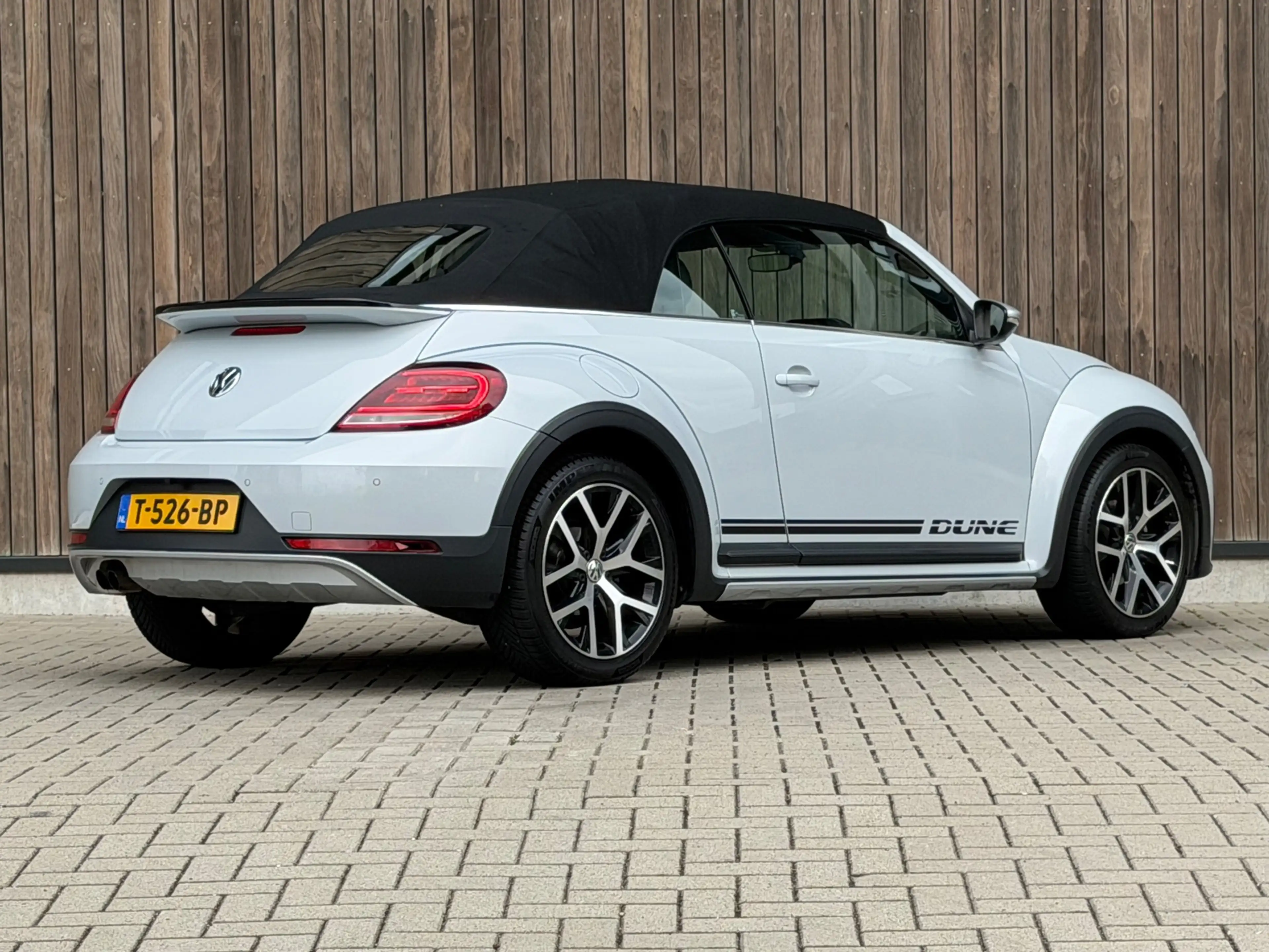 Volkswagen Beetle Cabriolet 1.4 TSI Dune / White Silver / — photo 19