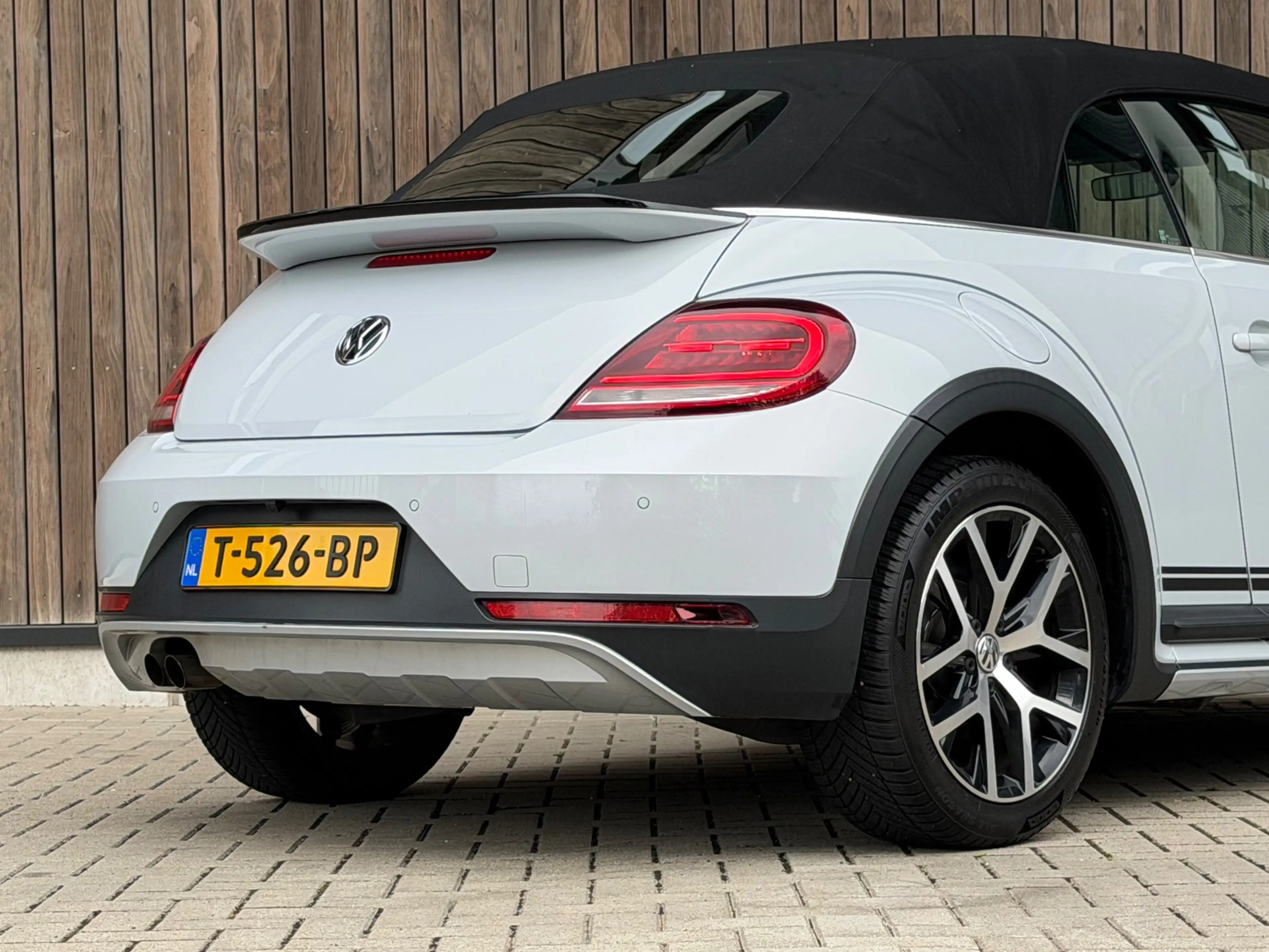 Volkswagen Beetle Cabriolet 1.4 TSI Dune / White Silver / — photo 22