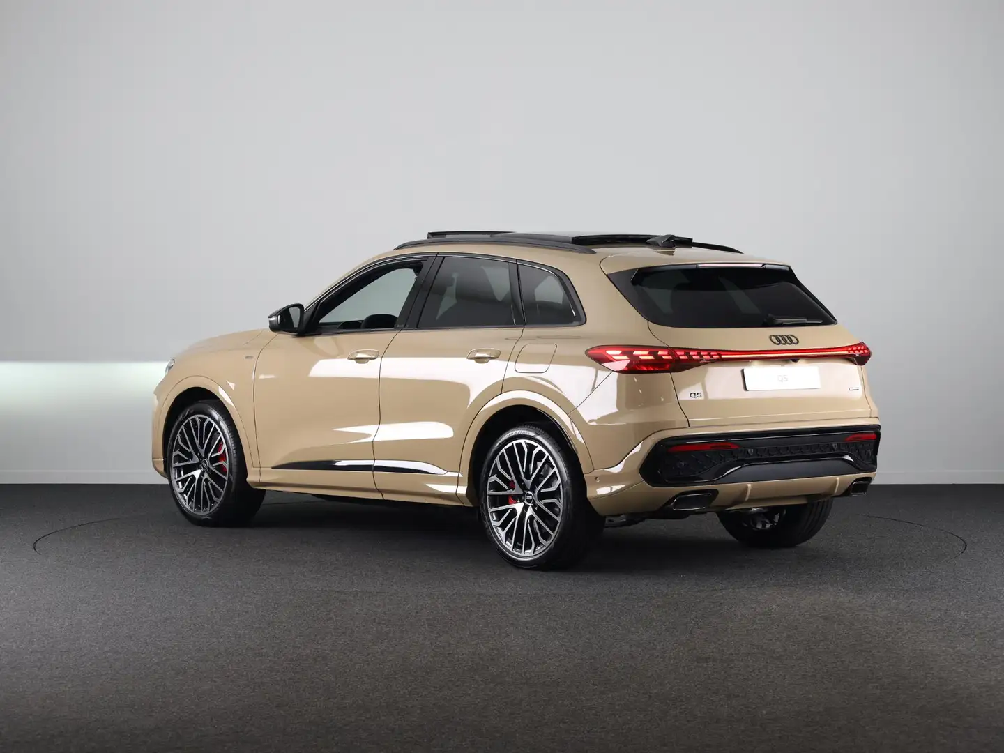 Audi Q5 2.0 TFSI e-hybrid quattro S edition Competition | Goud - 2