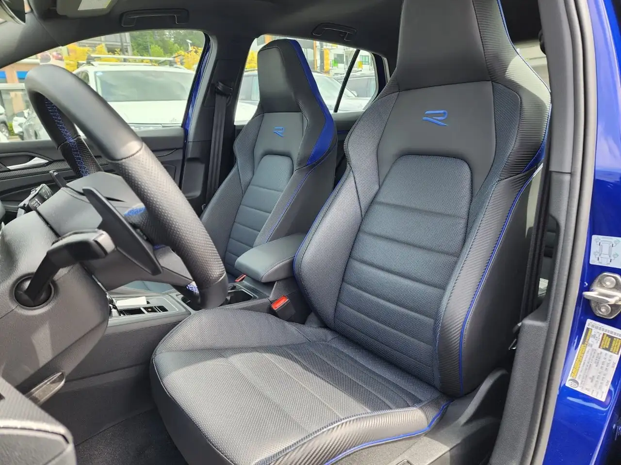 Volkswagen Golf R снимка Volkswagen Golf R