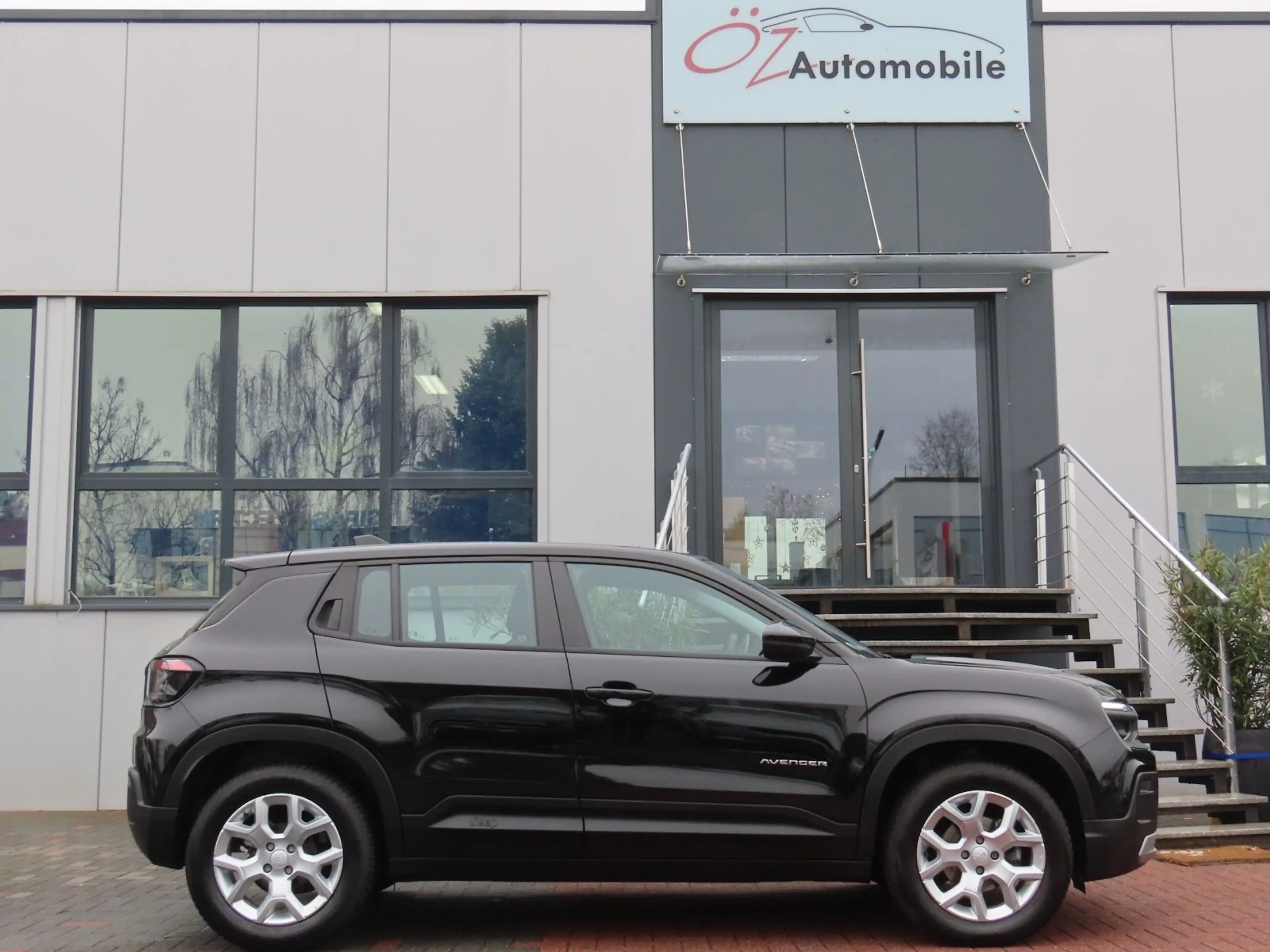 Jeep Avenger 1.2 GSE T3 GDI Klima Navi CarPlay — photo 11