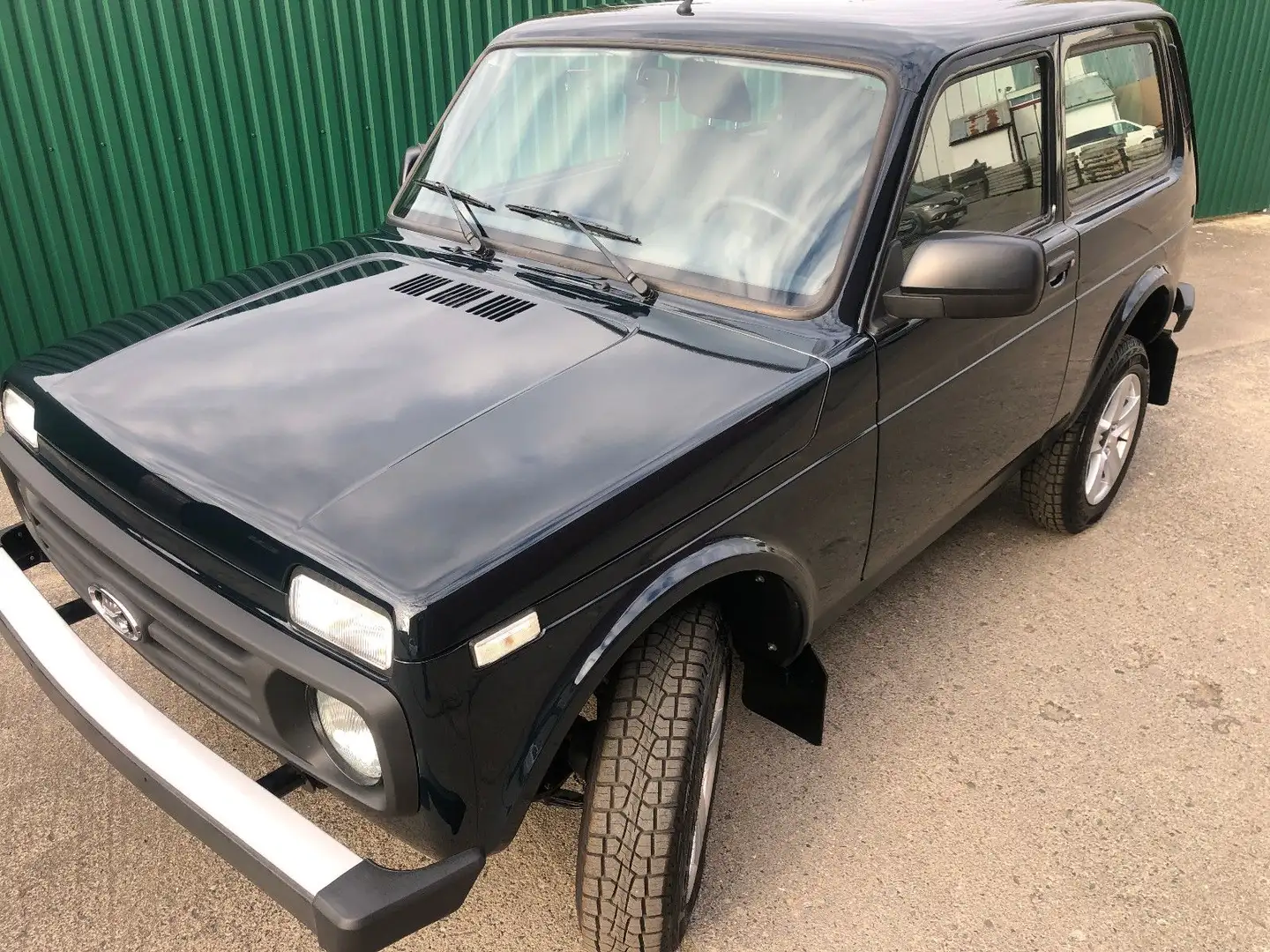 Lada Niva "PREMIUM PLUS" KLIMA/ SITZHEIZUNG AET-2025! Schwarz - 2