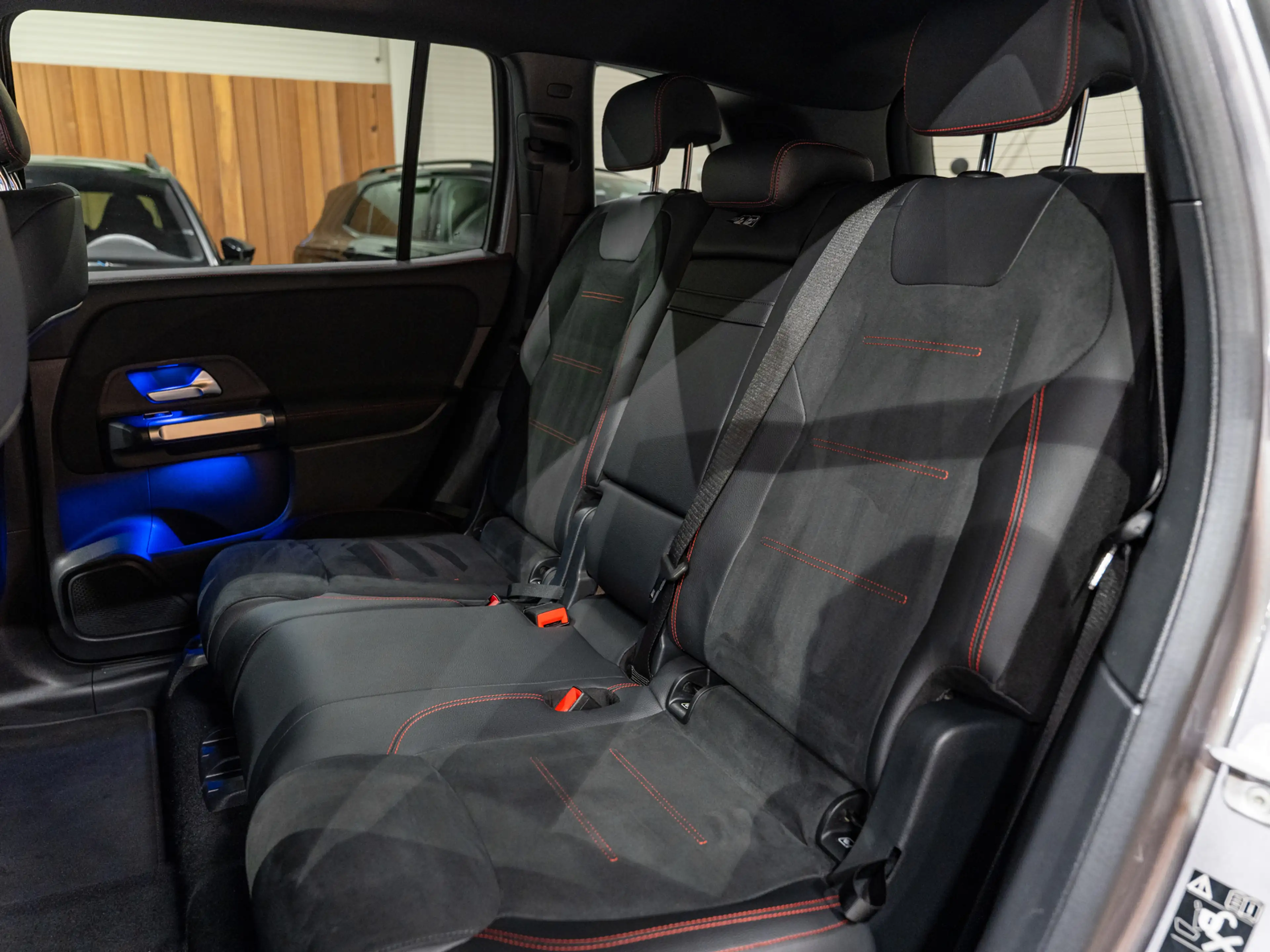 Mercedes-Benz EQB 250 AMG Line 67 kWh, Night Pakket, Wide Screen, Ambiën — photo 8