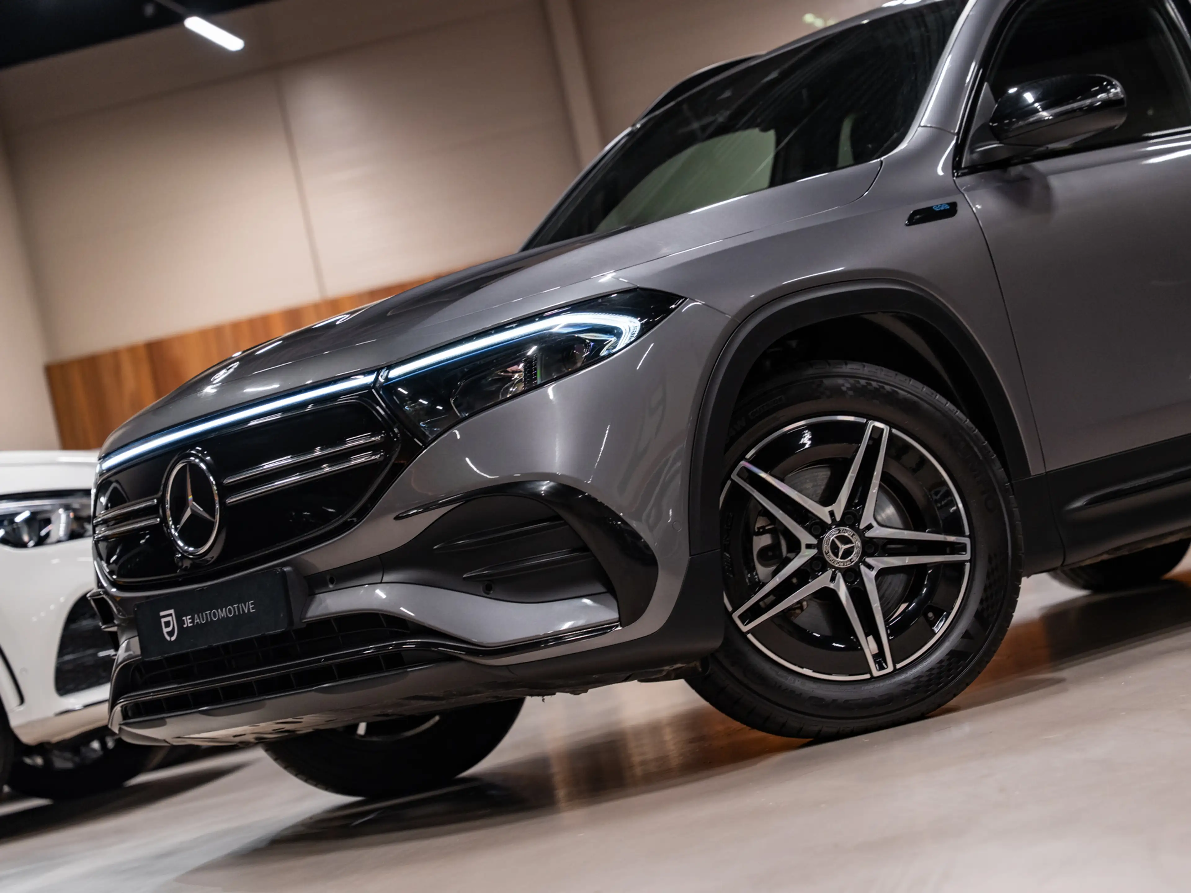 Mercedes-Benz EQB 250 AMG Line 67 kWh, Night Pakket, Wide Screen, Ambiën — photo 15