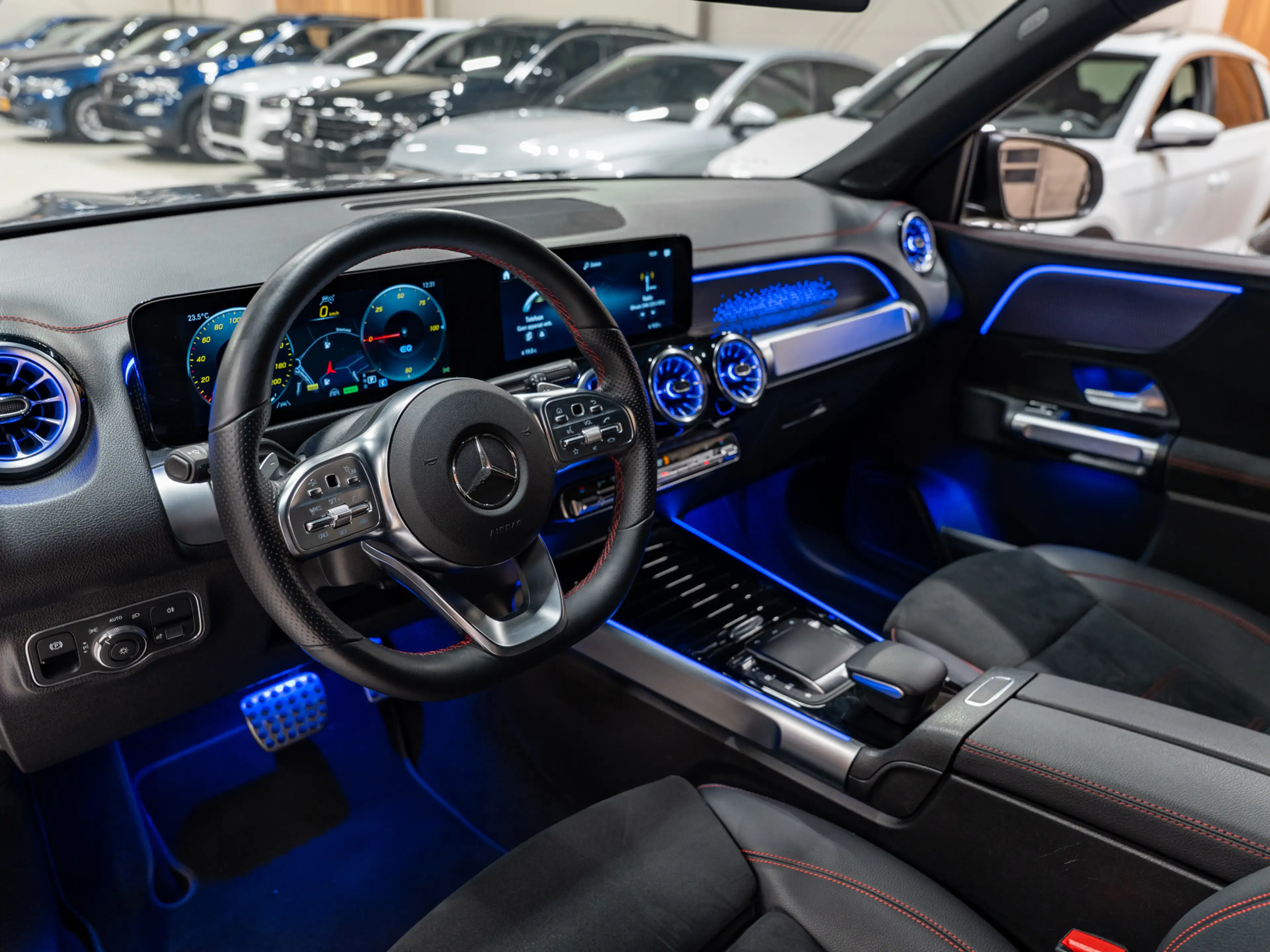 Mercedes-Benz EQB 250 AMG Line 67 kWh, Night Pakket, Wide Screen, Ambiën — photo 2
