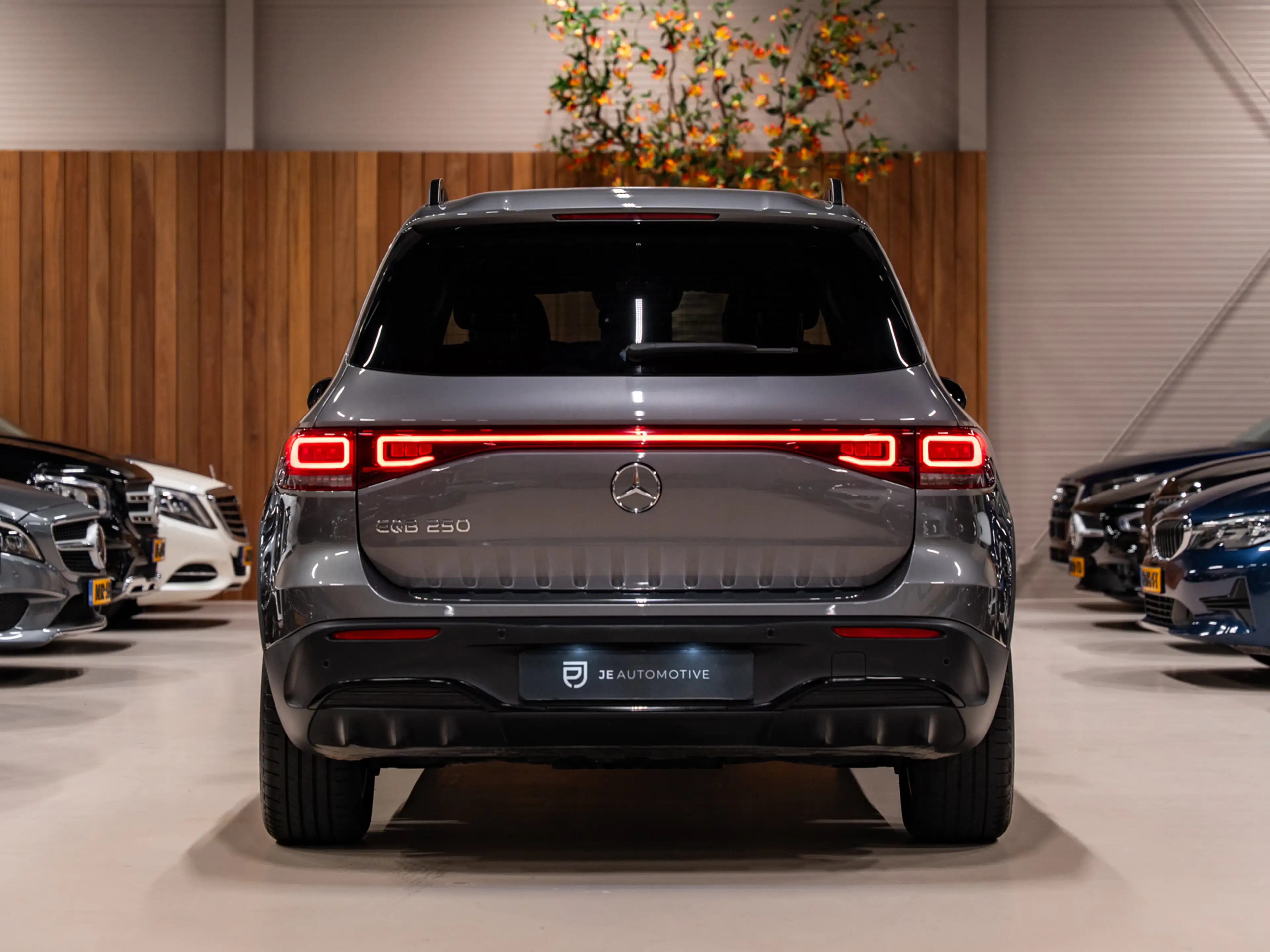 Mercedes-Benz EQB 250 AMG Line 67 kWh, Night Pakket, Wide Screen, Ambiën — photo 5