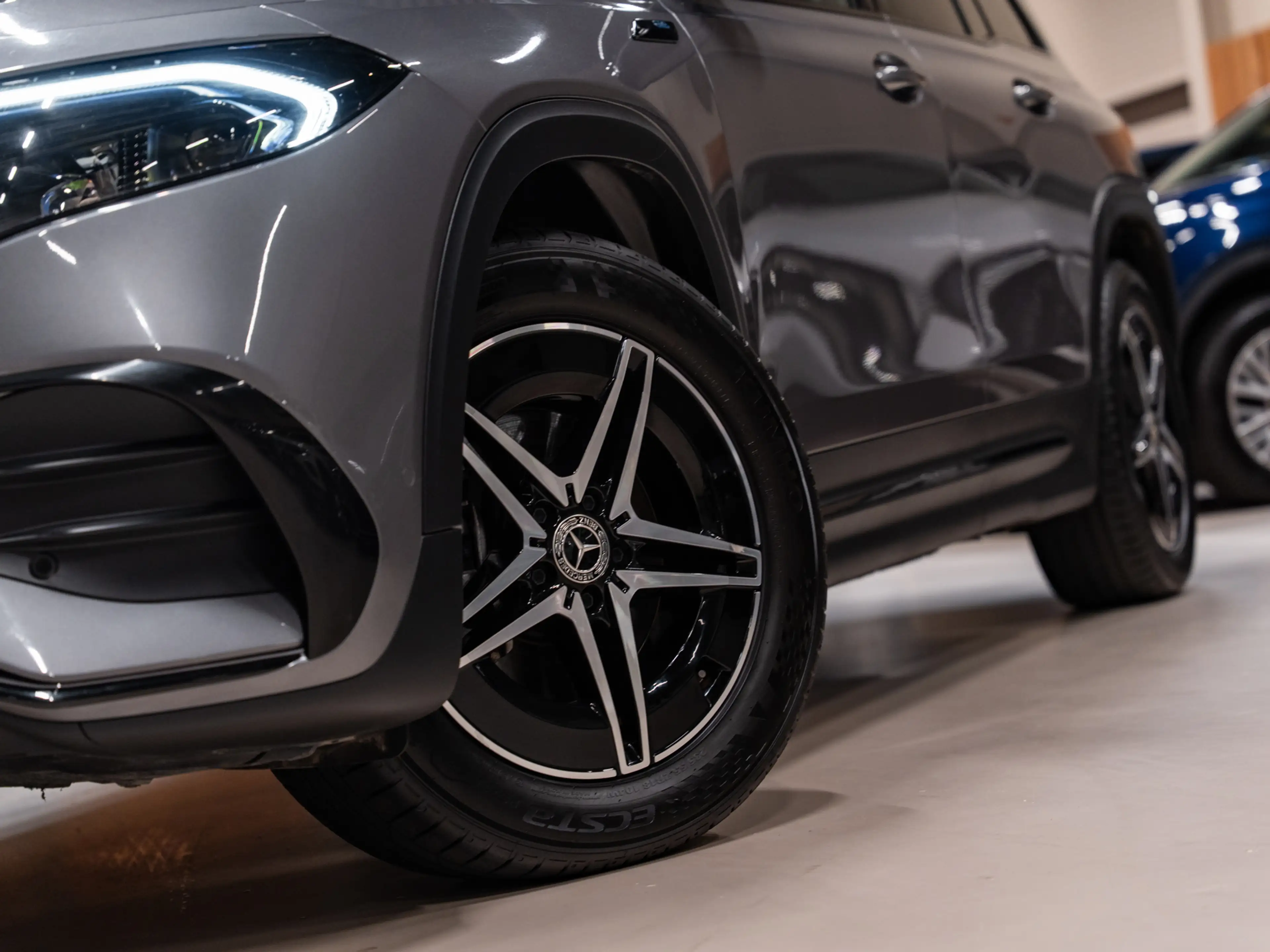 Mercedes-Benz EQB 250 AMG Line 67 kWh, Night Pakket, Wide Screen, Ambiën — photo 3