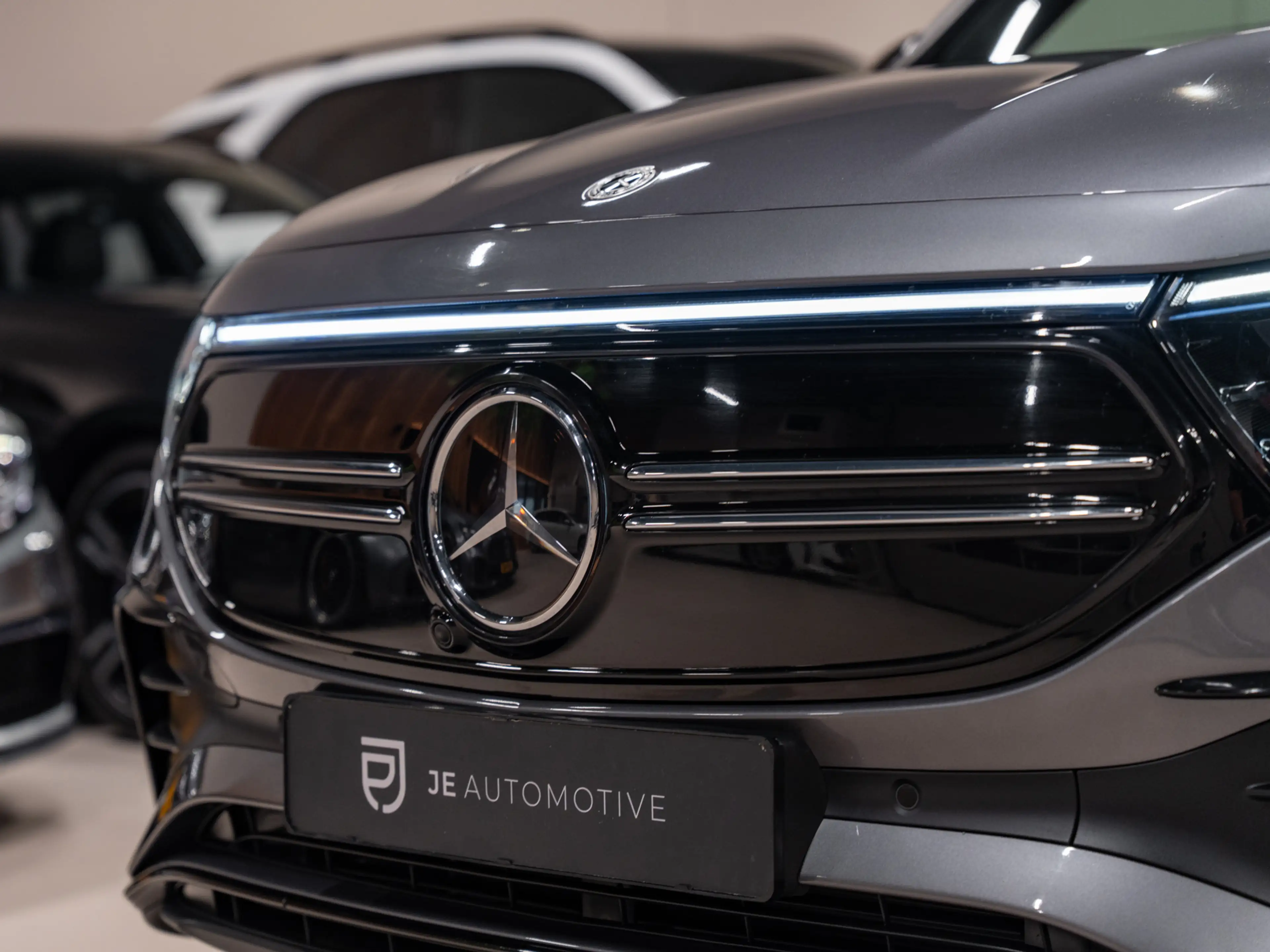 Mercedes-Benz EQB 250 AMG Line 67 kWh, Night Pakket, Wide Screen, Ambiën — photo 11