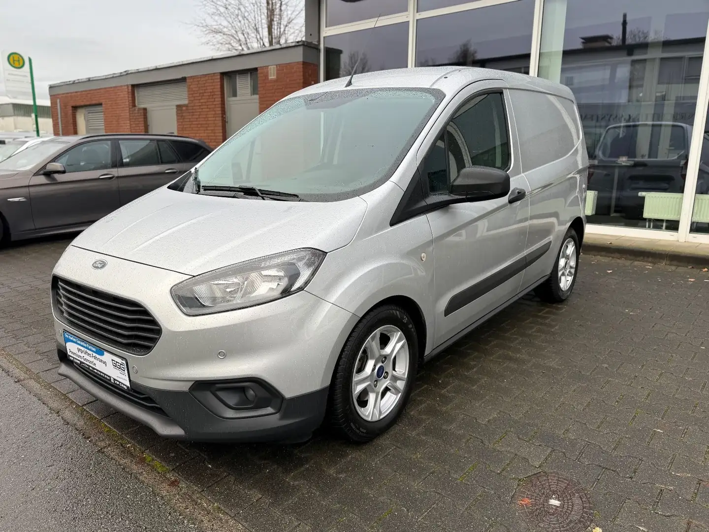 Ford Transit Courier Trend*1-Hand*Scheckheft*Navi*AUX Silber - 1