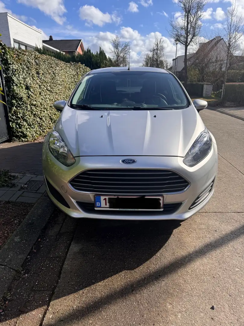 Ford Fiesta ghia - 2