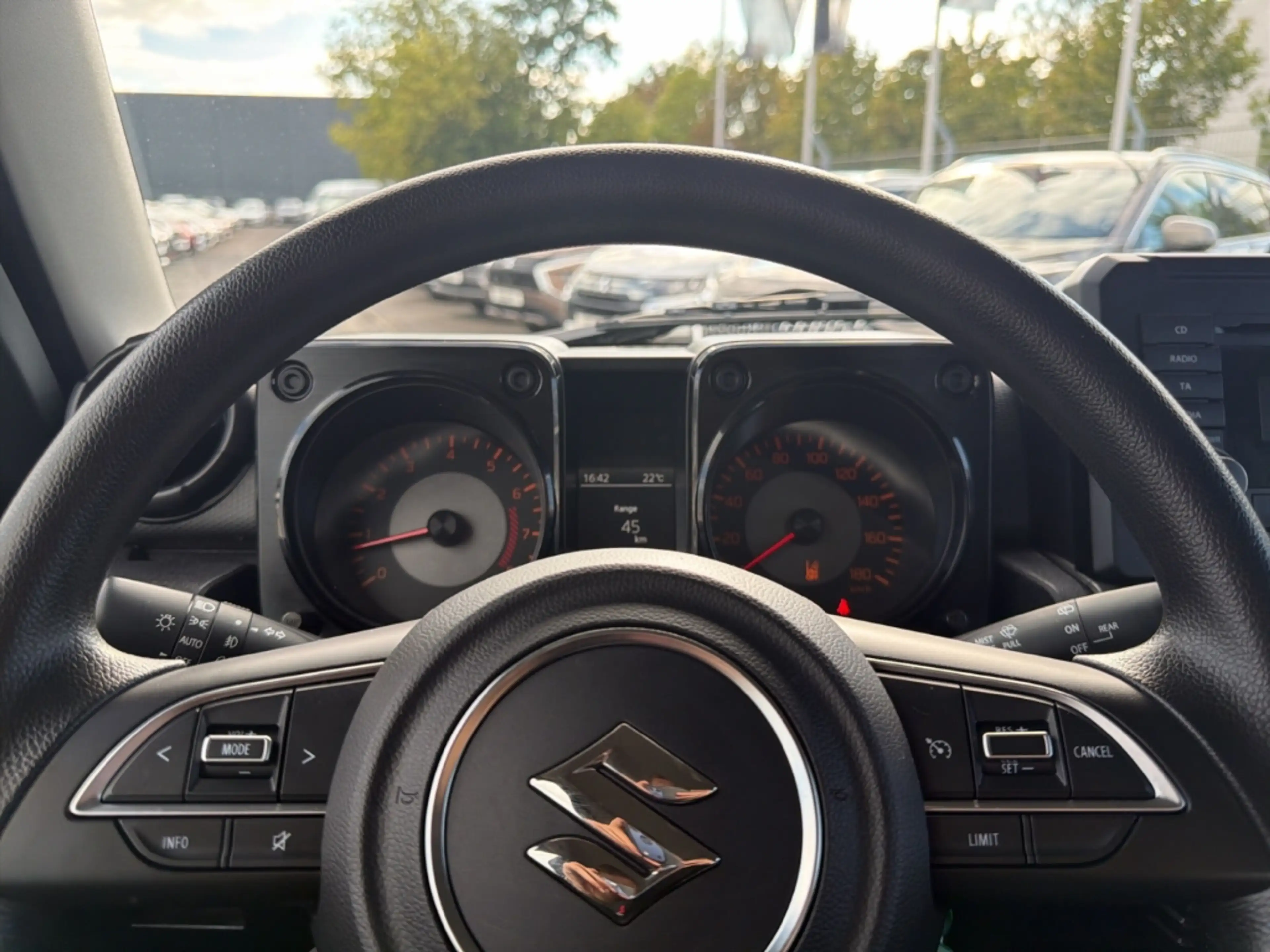 Suzuki Jimny Comfort Allgrip NFZ 1.5 Leiter Gepäckträger — photo 12