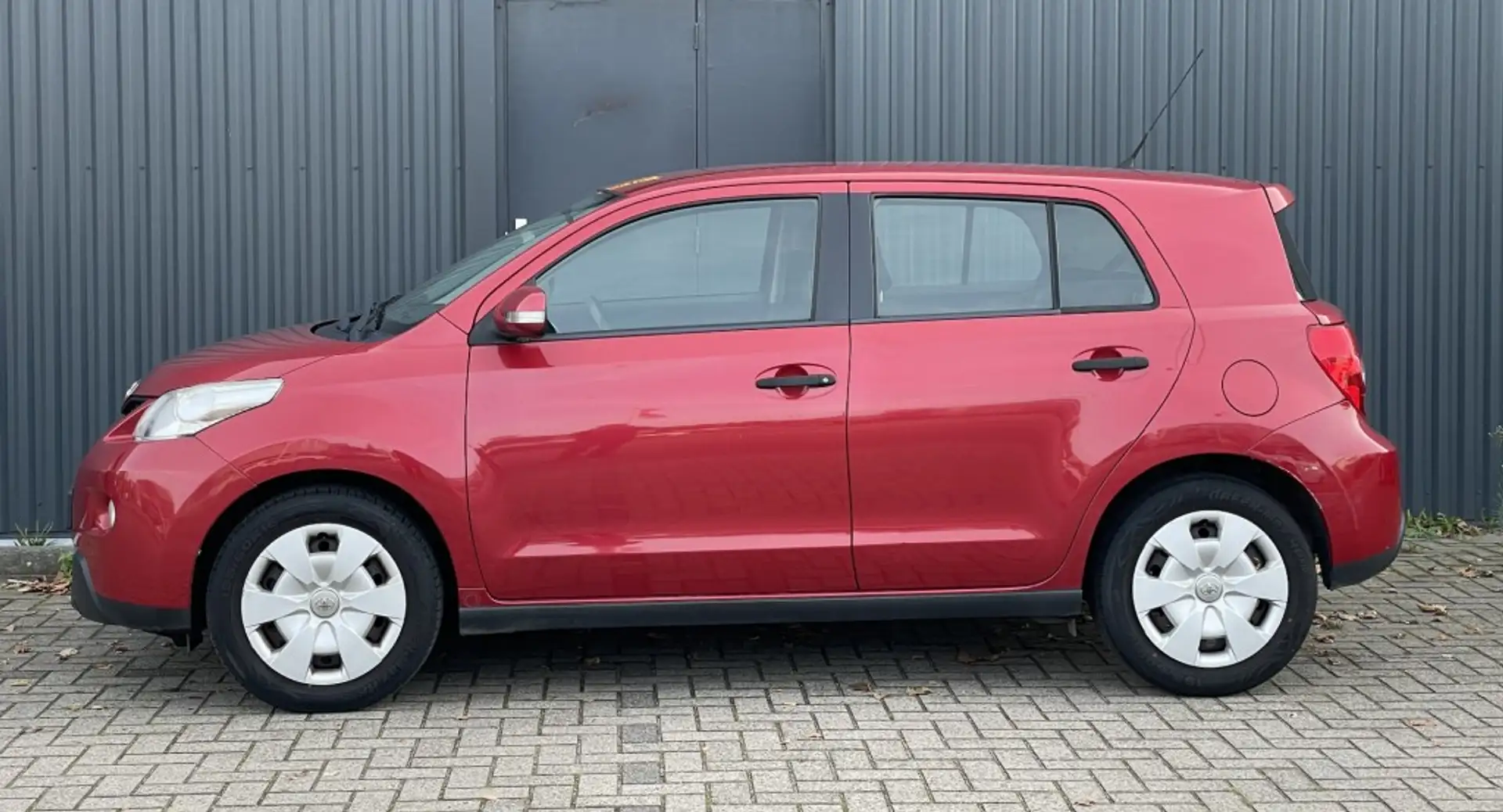 Toyota Urban Cruiser 1.3 VVTi Comfort Roşu - 2