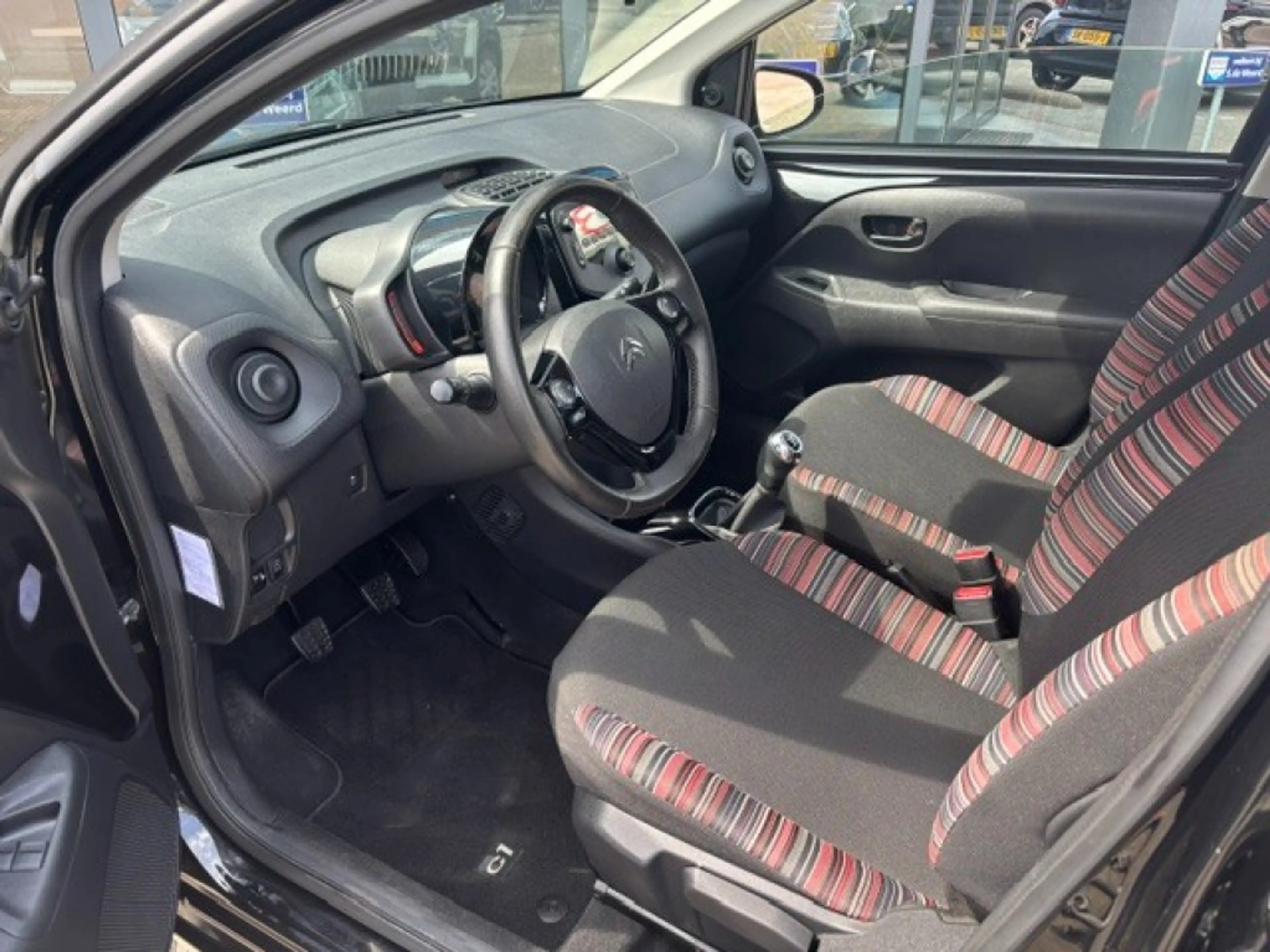 Citroen C1 1.0 VTI FEEL — photo 4