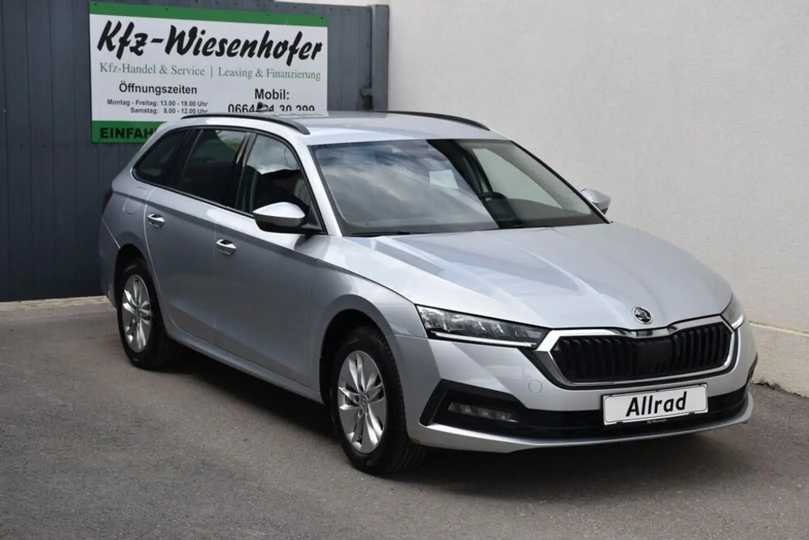 Skoda Octavia Combi 2,0 TDI 4x4 Ambition DSG Zilver - 1