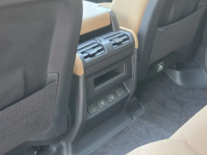 Land Rover Defender 110 5.0 V8 AWD Auto X-Dynamic HSE 2025, foto 15