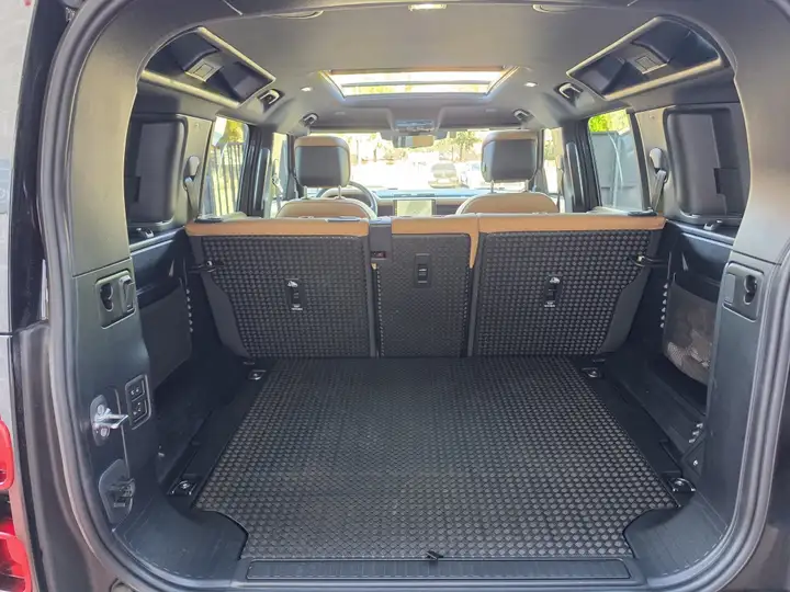 Land Rover Defender 110 5.0 V8 AWD Auto X-Dynamic HSE 2025, foto 13