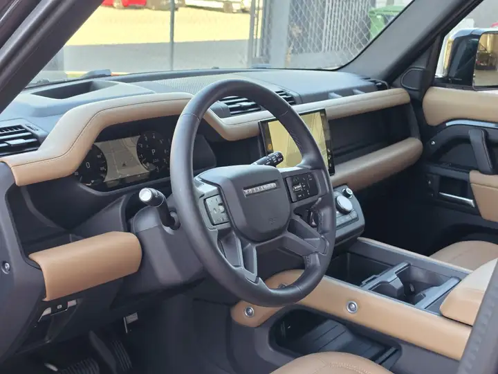 Land Rover Defender 110 5.0 V8 AWD Auto X-Dynamic HSE 2025, foto 16