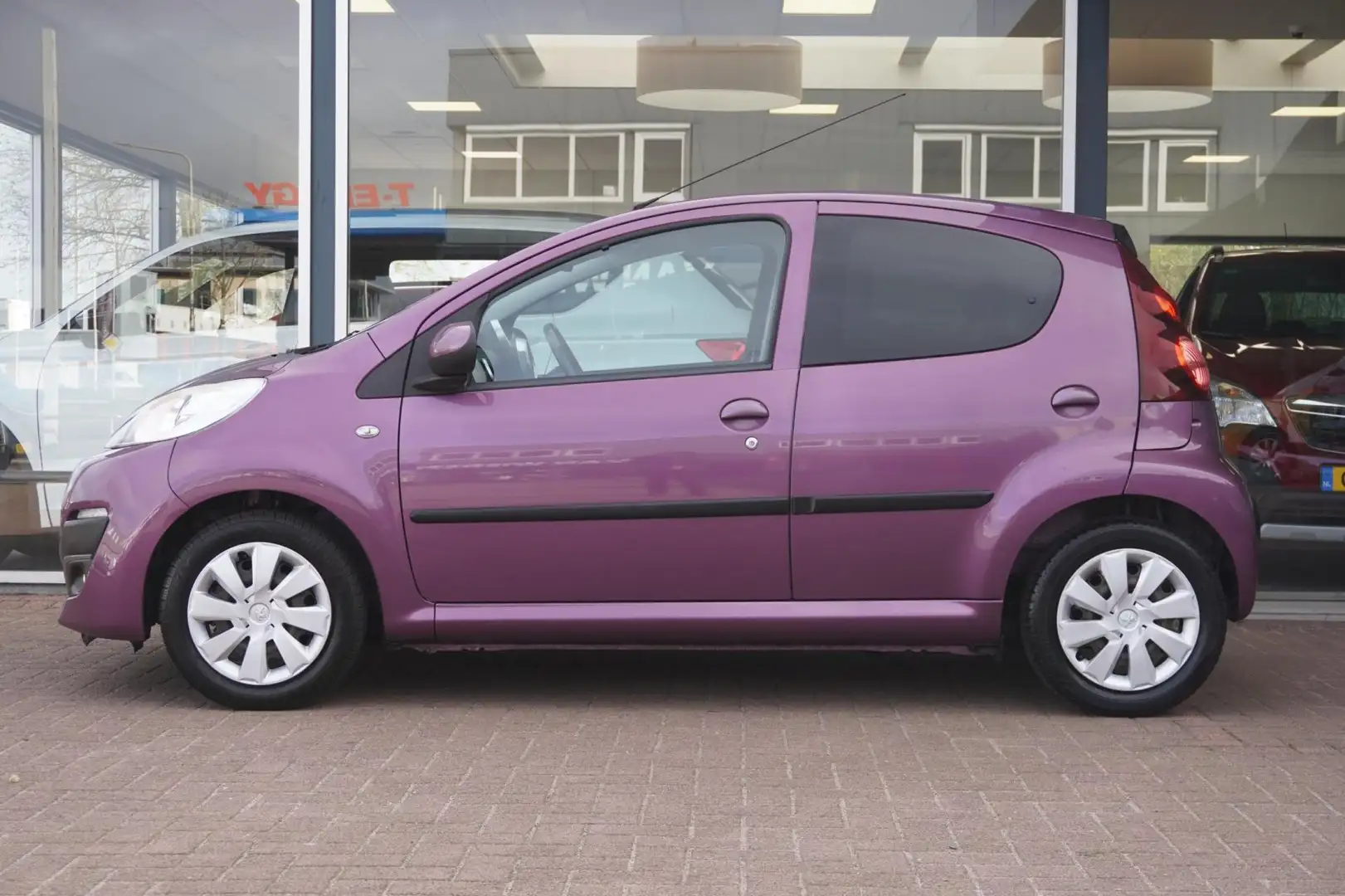 Peugeot 107 1.0 Envy | 5deurs | Airco | Elek. pakket | Dealera Paars - 2