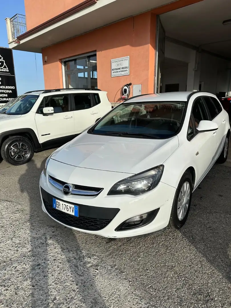 Opel Astra Sports Tourer 2.0 cdti Cosmo 165cv auto Bianco - 1