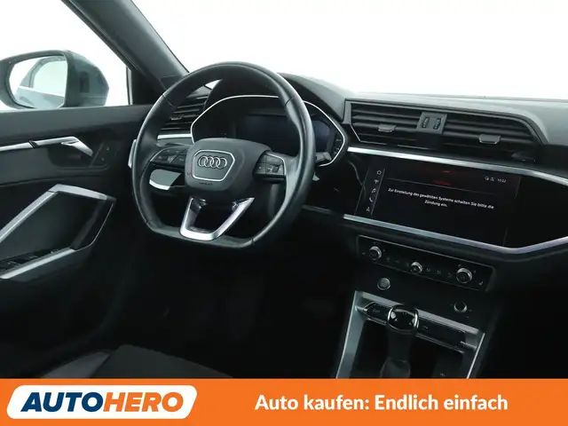 Audi Q3 view 13
