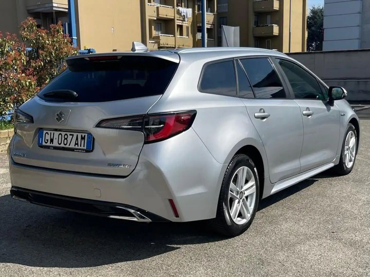 Suzuki Swace 1.8 Hybrid E-CVT 2WD Cool Plateado - 2