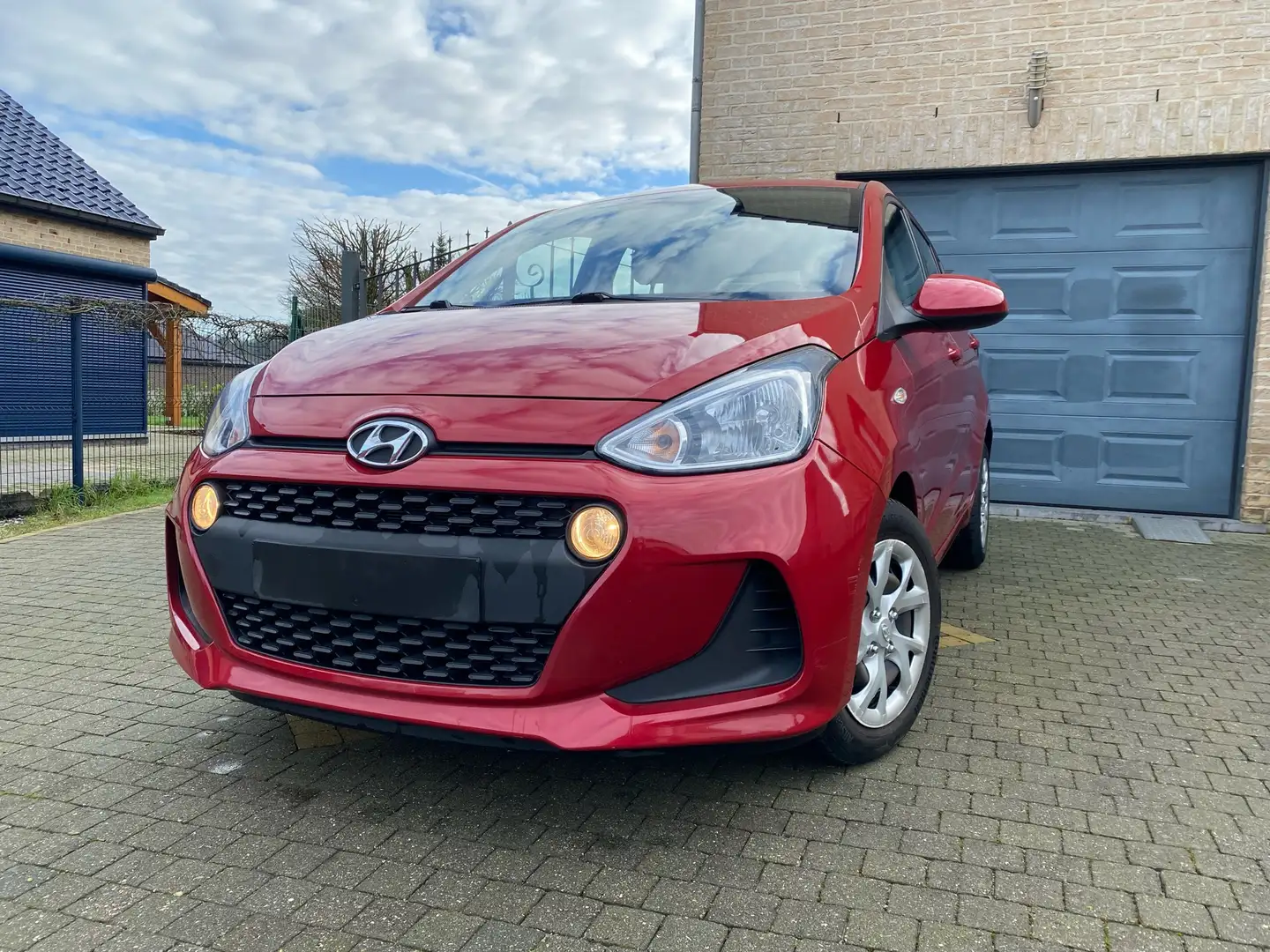 Hyundai i10 1.0i Air (EU6d-TEMP) Rood - 1