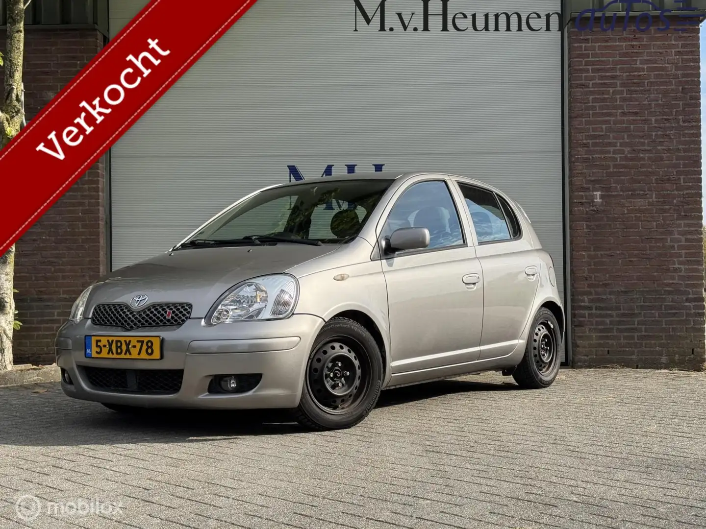 Toyota Yaris 1.3 16v VVT-i 87PK TTE Airco Sport Nette Auto Grau - 1