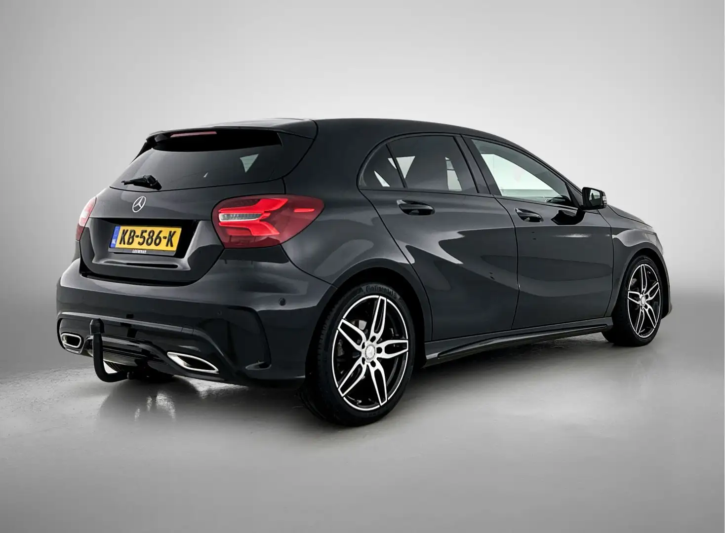 Mercedes-Benz A 180 AMG Night Edition Plus Navigatie | PDC | Trekhaak Schwarz - 2