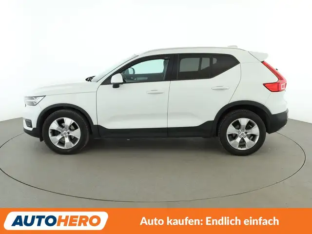 Volvo XC40 view 3