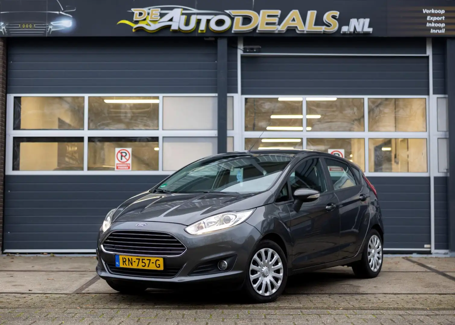 Ford Fiesta 1.0 White Edition AIRCO Grijs - 1