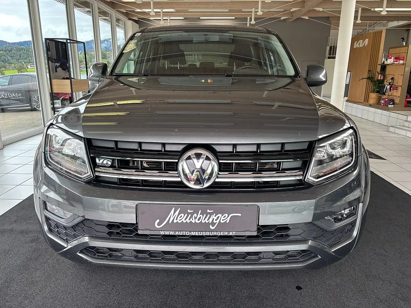 Volkswagen Amarok DoubleCab Comfortline 3,0 TDI 4Motion Aut. Grau - 2