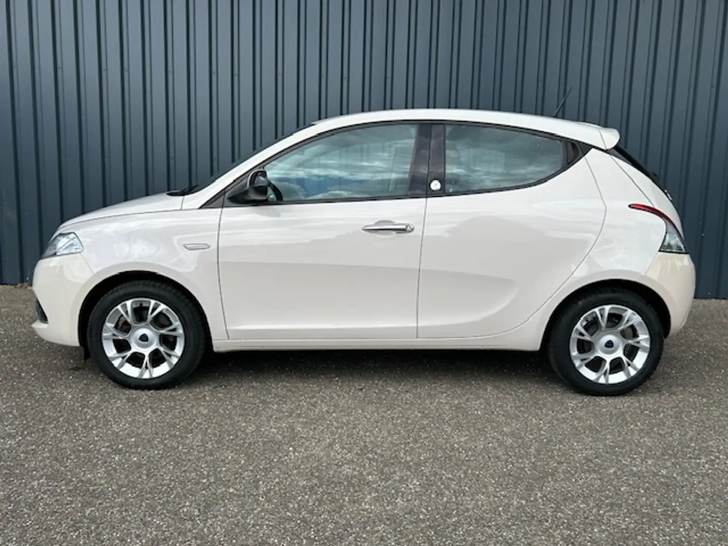 Lancia Ypsilon 1.2 Opening Edition | 15.810 KM | Navi | Lmv | Cru Blanc - 2
