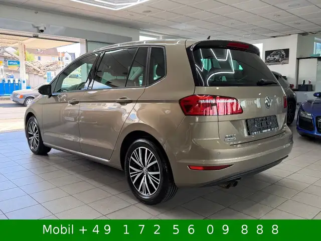 Volkswagen Golf view 8