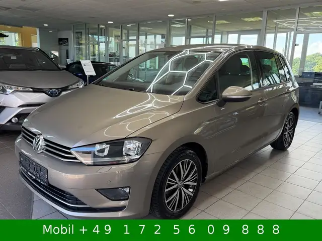 Volkswagen Golf view 2