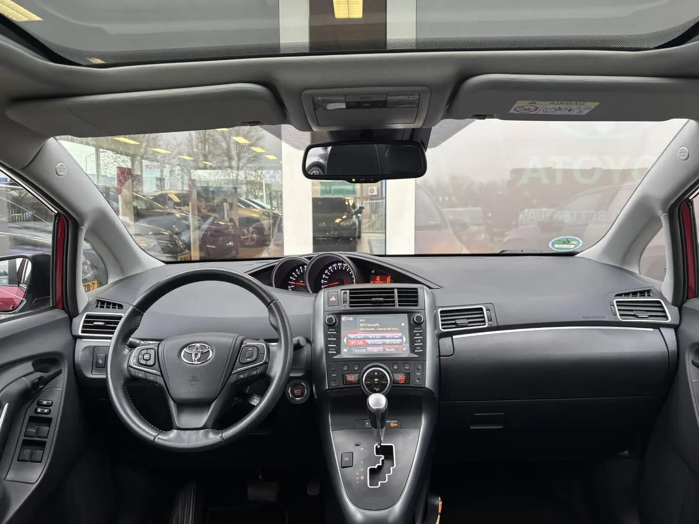 Toyota Verso 1.8 VVT-i Volcano Edition Automaat | Panoramadak | Rouge - 2