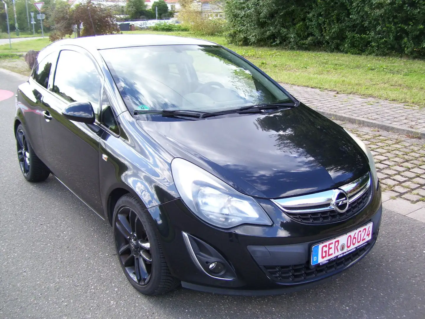 Opel Corsa D Color Edition-Sport Schwarz - 1