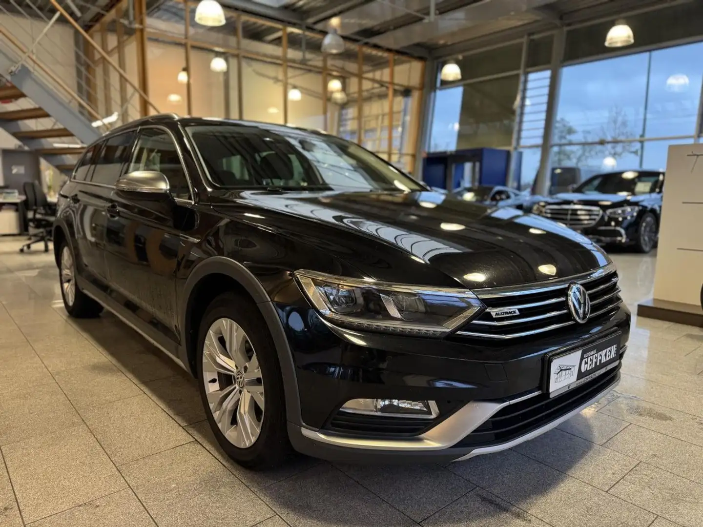 Volkswagen Passat Alltrack 2.0 TDI SCR 4Motion (BMT), AHK! Schwarz - 2