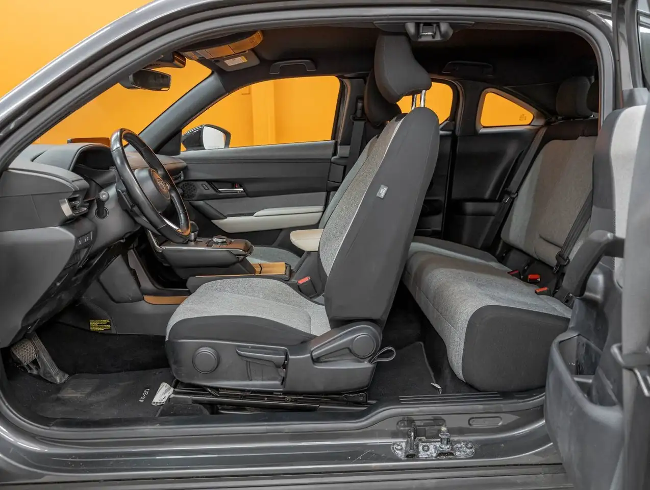 Mazda MX-30 снимка Mazda MX-30