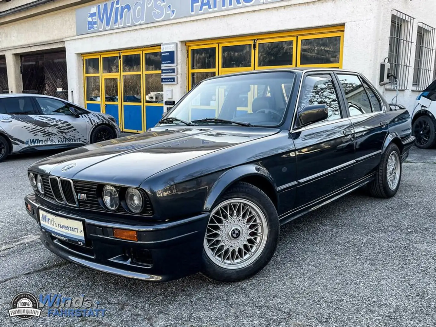BMW 320 i Historisches Fahrzeug siva - 1