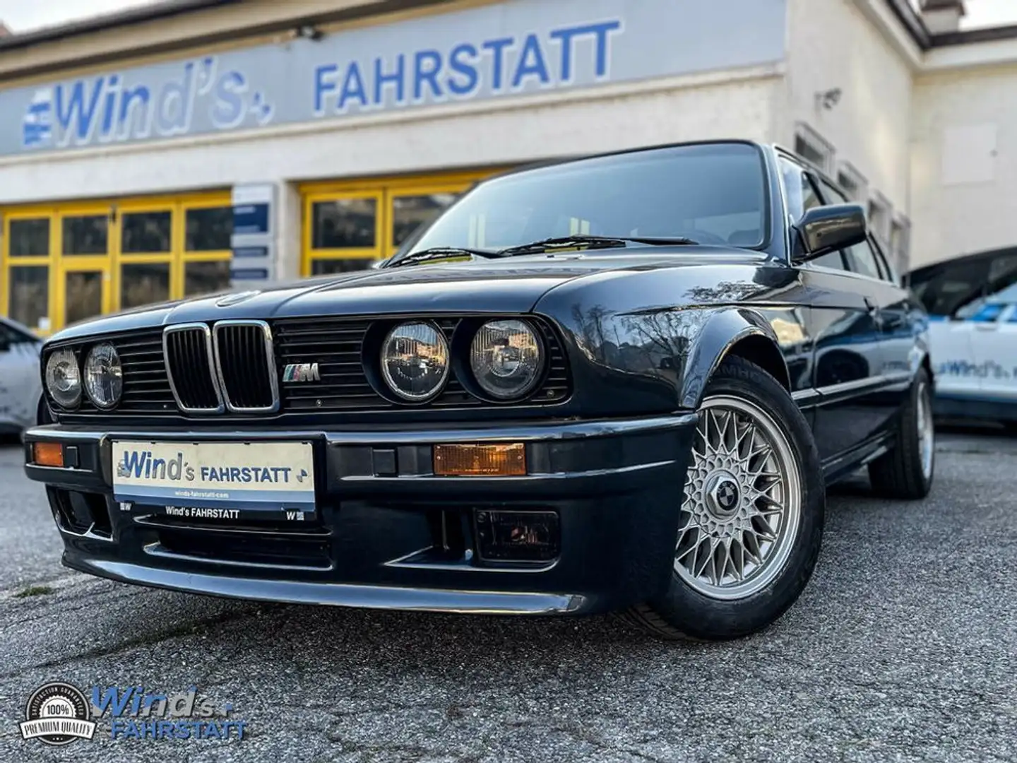 BMW 320 i Historisches Fahrzeug siva - 2