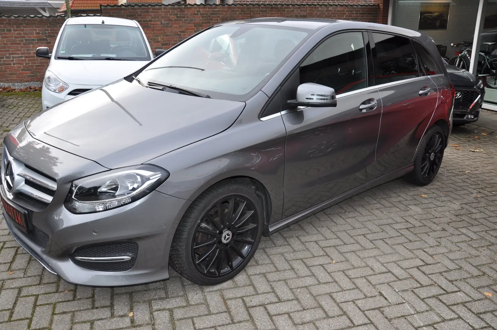 Mercedes-Benz B 180 B 180  Alu AMG 18" NAVI Grau - 2