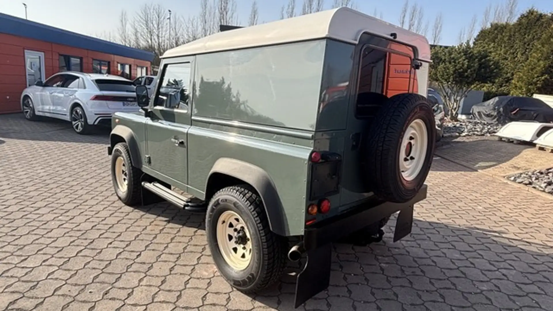 Land Rover Defender 90 E Grün - 2
