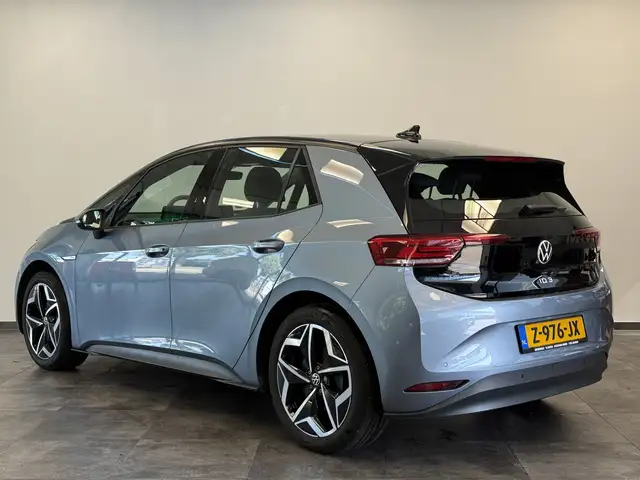 Volkswagen ID.3 view 3