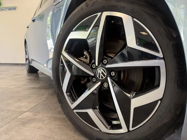 Volkswagen ID.3 view 4