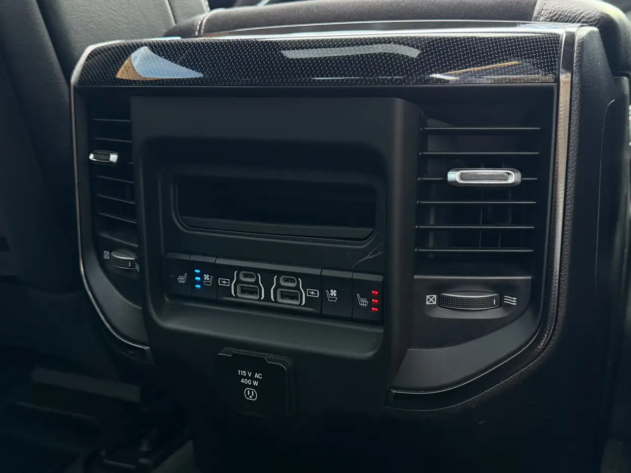 Dodge RAM 2022 — фото 11