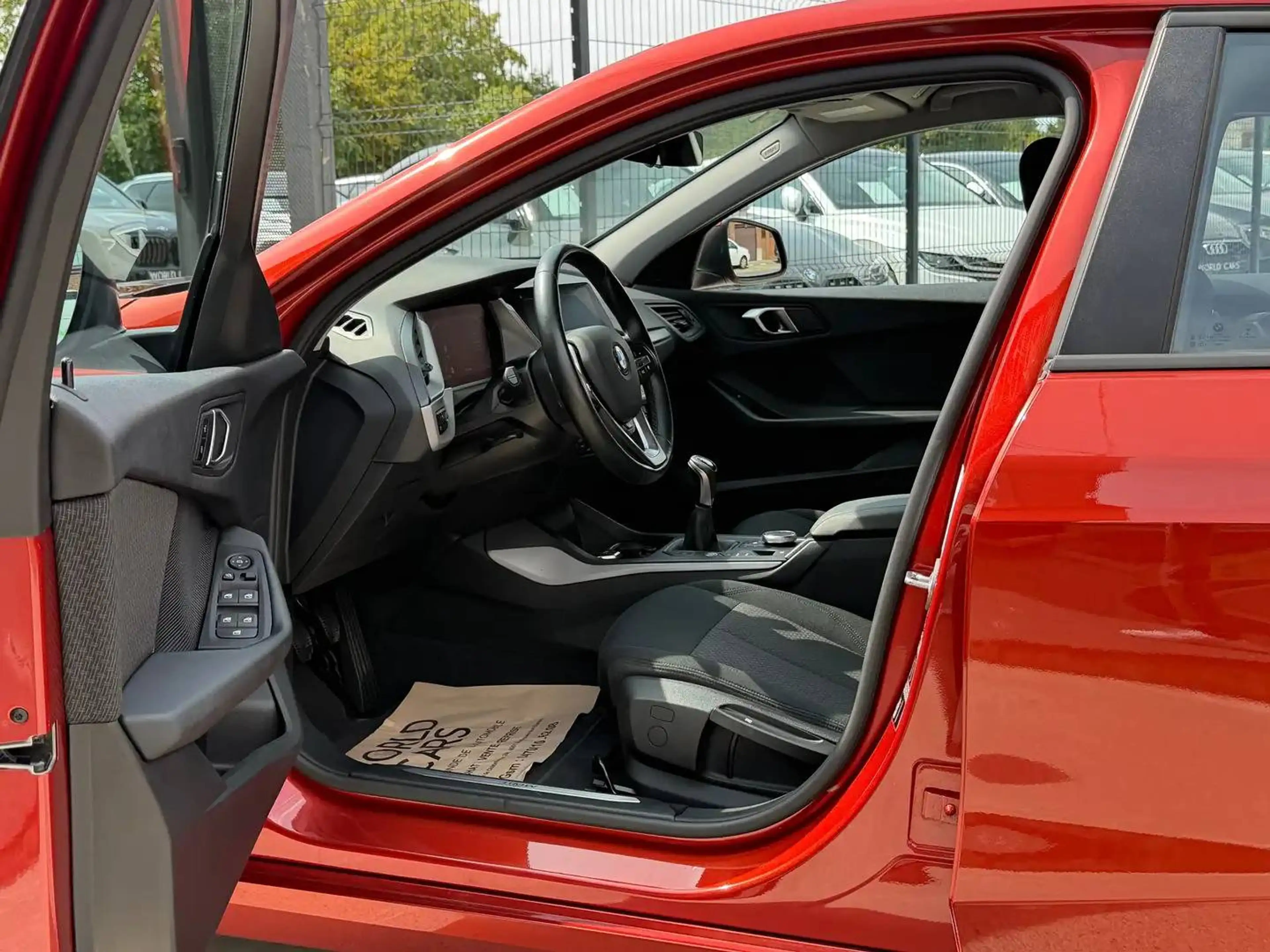 BMW 118 118i - 1ER PROPRIETAIRE - FULL LED - NAVIGATION - CRUISE - CARPLAY - VOLANT CHAUFF. - GARANTIE 12 MOIS — photo 7
