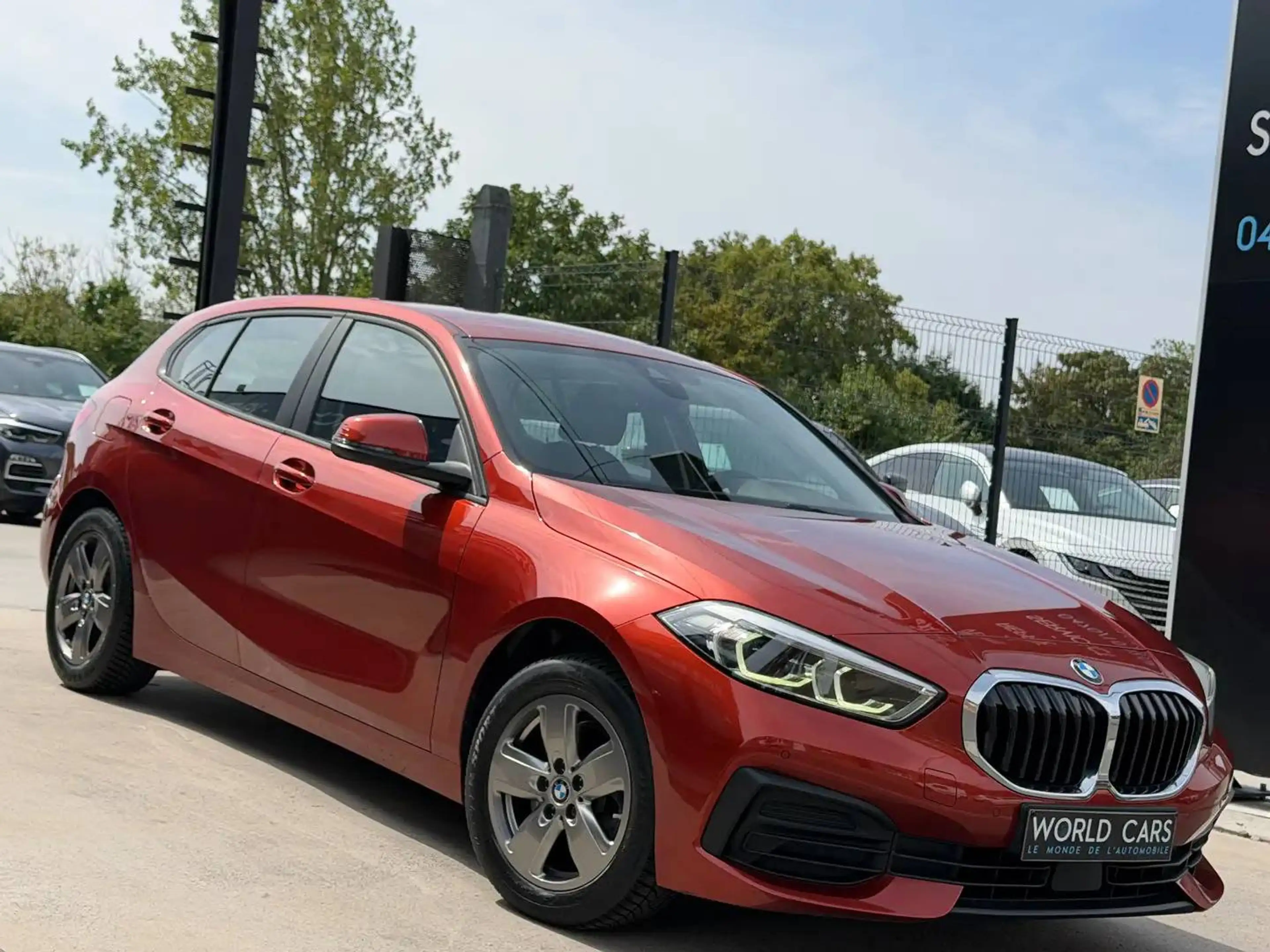 BMW 118 118i - 1ER PROPRIETAIRE - FULL LED - NAVIGATION - CRUISE - CARPLAY - VOLANT CHAUFF. - GARANTIE 12 MOIS — photo 3